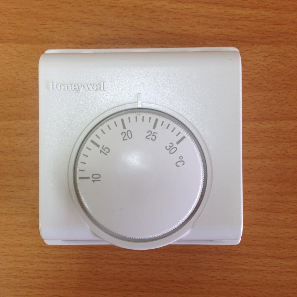 https://plumbsave.com/wp-content/uploads/2022/07/Honeywell-T6360-Room-Thermostat.jpg